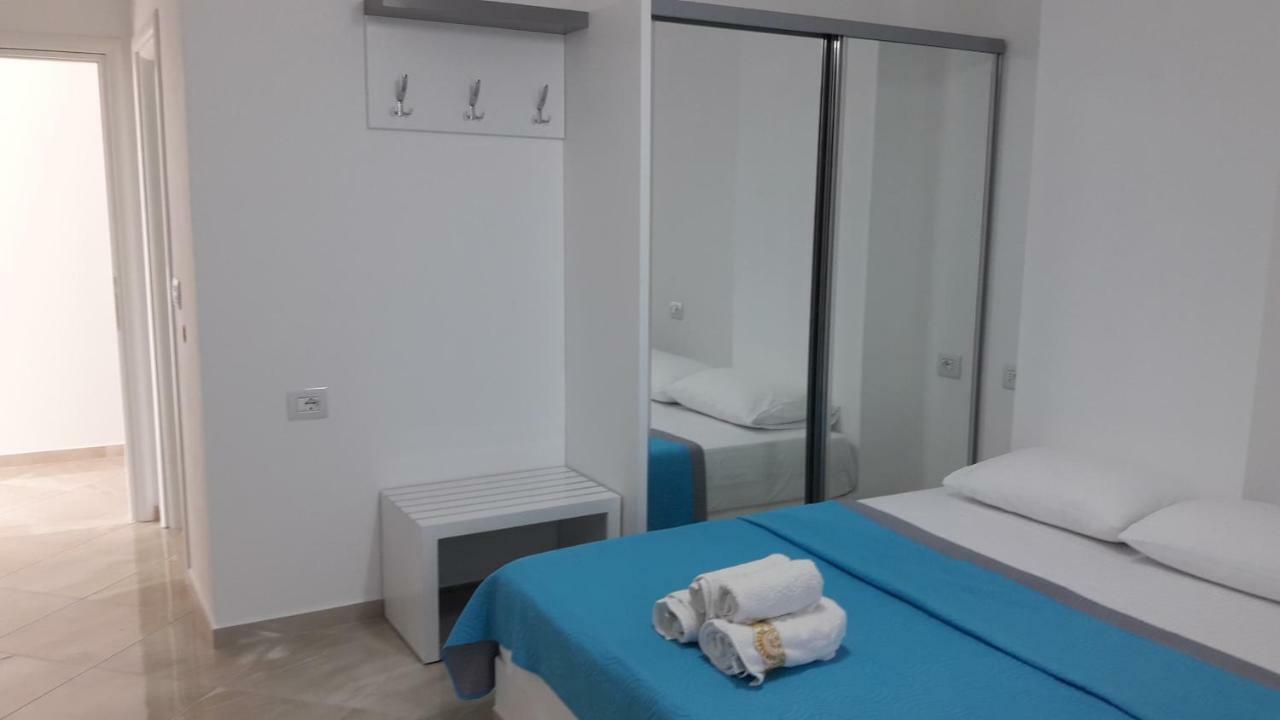 Enxhi Apartamento *